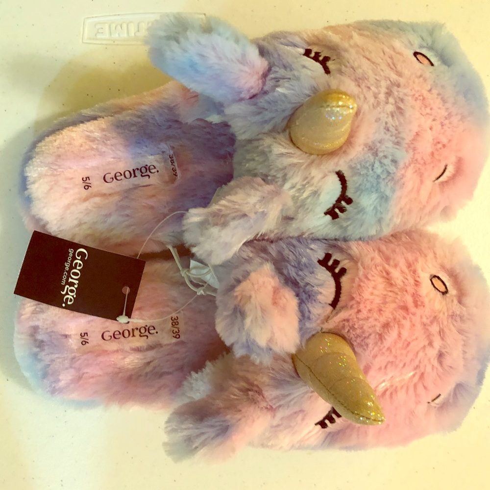 Girls George Unicorn 🦄 slippers/house shoes